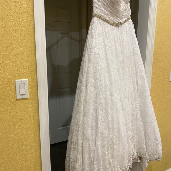 David’s Bridal Strapless Wedding Dress Size 12 - Picture 10 of 12